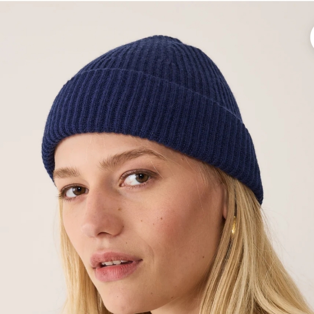 Cashmere Beanie in Midnight Blue By Loop. Cashmere NWOT